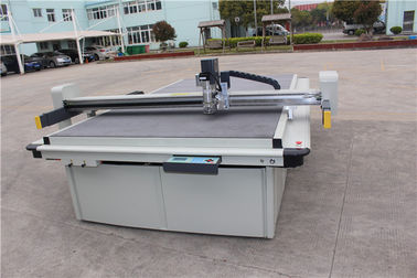 Máquina de corte da esteira de Digitas do leito, software ajustável do CAD do equipamento do corte do CNC