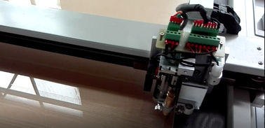 Máquina de corte acrílica econômica da folha para o painel do guia claro de caixa leve do diodo emissor de luz