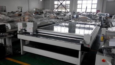 Máquina UV da cartonagem da caixa do leito da impressora, máquina de corte 1230 Mm/S do tapete