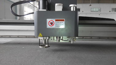 Máquina de corte da caixa de papel de servo motor/máquina cortador de cartão para a placa do favo de mel